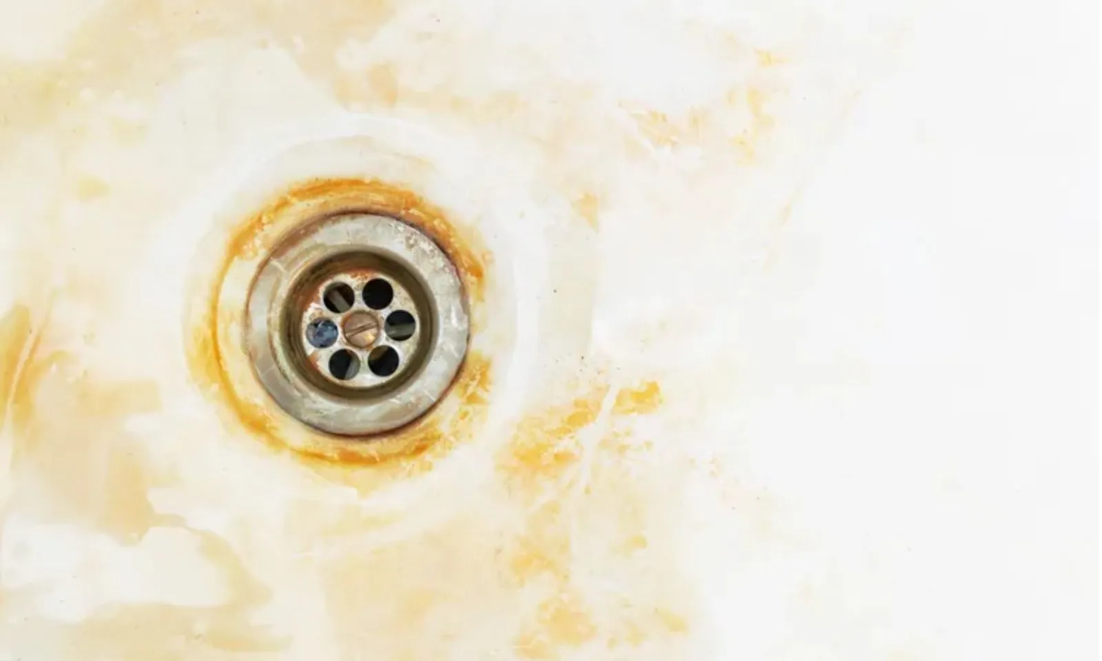 2 cách tẩy rỉ sét bồn rửa mặt (lavabo) sạch bóng, không xước men sứ