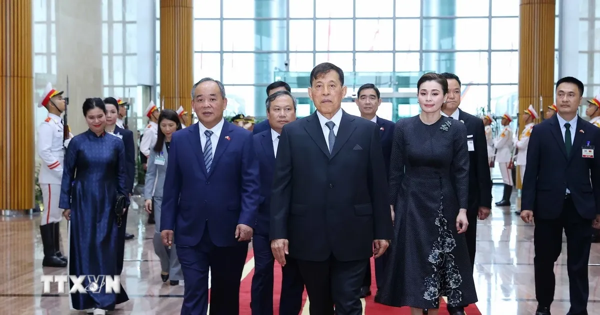 Nhà vua Vương quốc Thái Lan và Hoàng hậu đến Hà Nội, bắt đầu thăm Việt Nam - Ảnh 1. Nhà vua Vương quốc Thái Lan và Hoàng hậu đến Hà Nội, bắt đầu thăm Việt Nam - Ảnh 1.