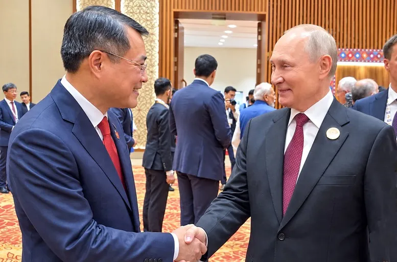 Thủ tướng Lê Minh Hưng gặp Tổng thống Liên bang Nga Vladimir Putin (Ảnh: BNG)