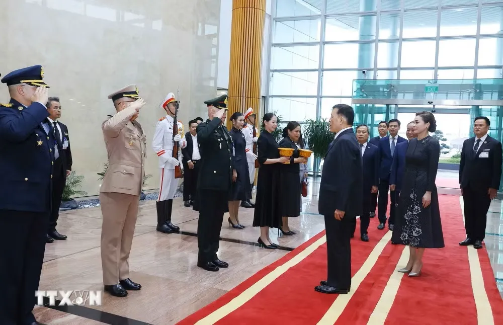 nha-vua-thai-lan-den-ha-noi-bat-dau-tham-cap-nha-nuoc-toi-viet-nam-2