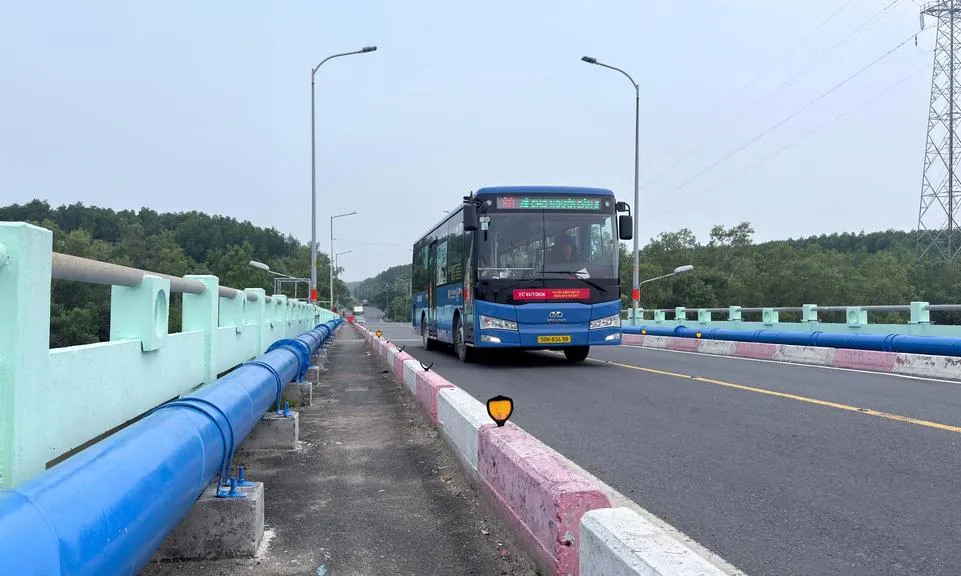 duong-ong-dan-tren-cau-dan-xay-can-gio_20260916125623