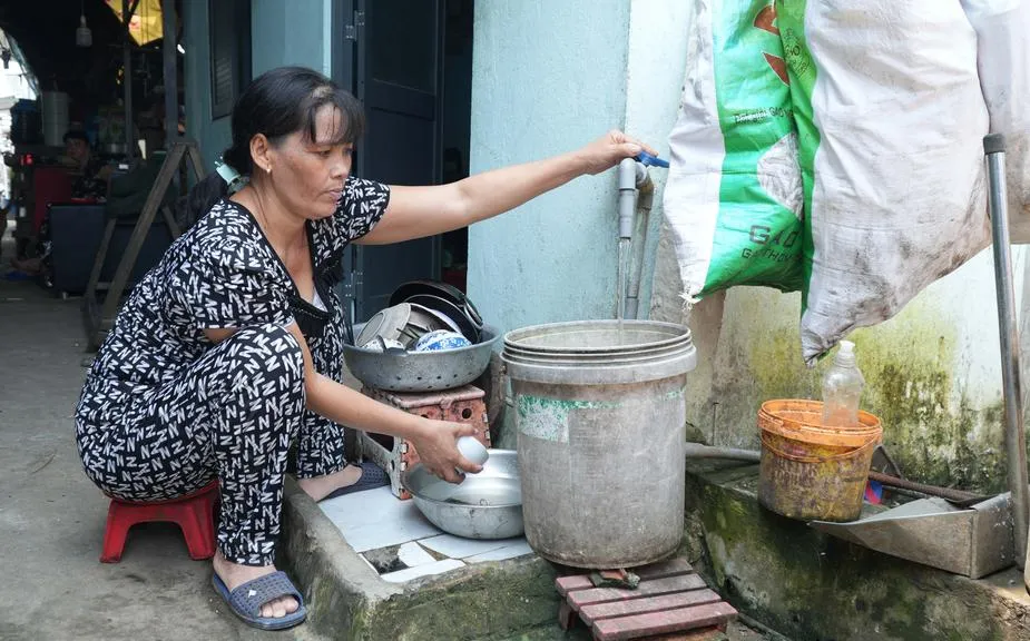 ba-ngo-thi-gai-nguoi-dan-ap-can-thanh_20260916125557