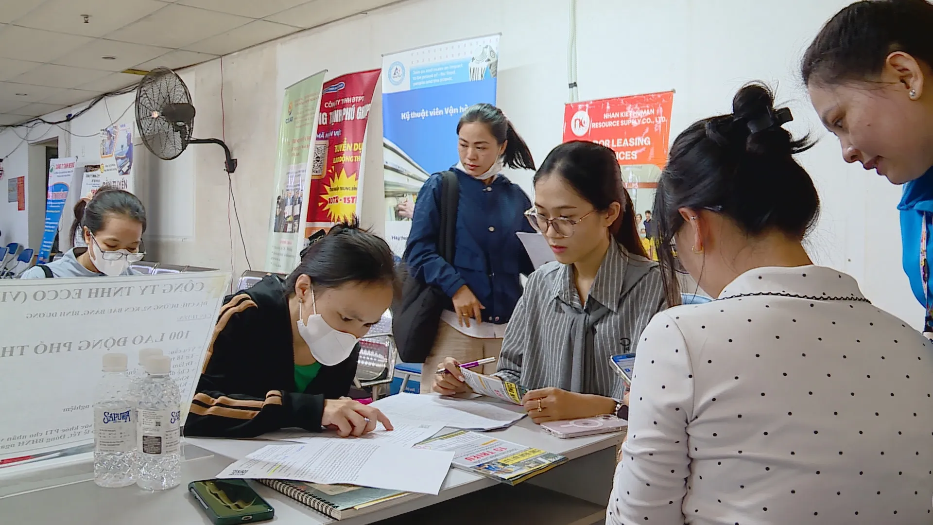 TP. Hồ Chí Minh kết nối hơn 15.000 vị trí việc làm - Ảnh 4. TP. Hồ Chí Minh kết nối hơn 15.000 vị trí việc làm - Ảnh 4.