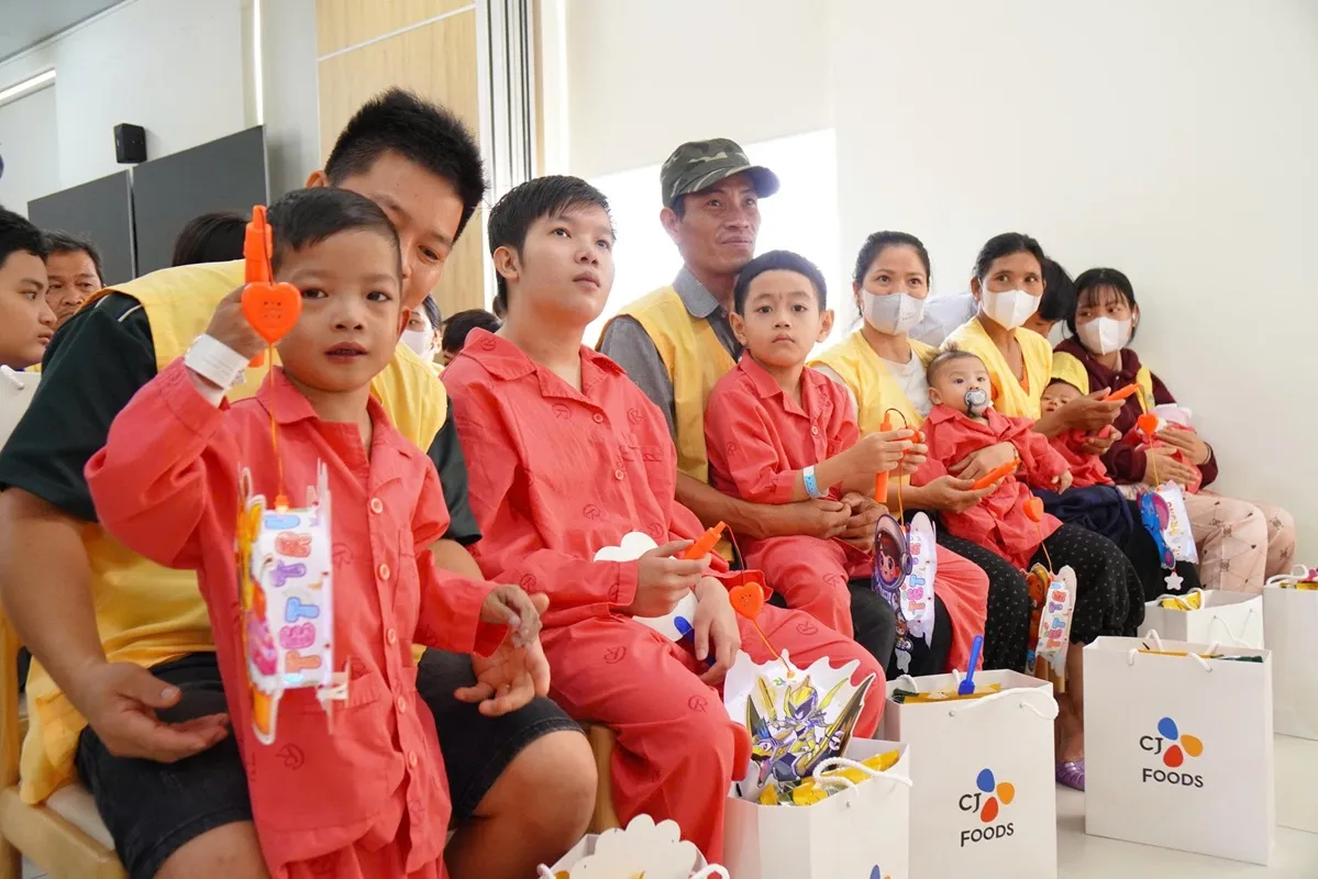 Trung thu rực rỡ giữa bệnh viện-h2
