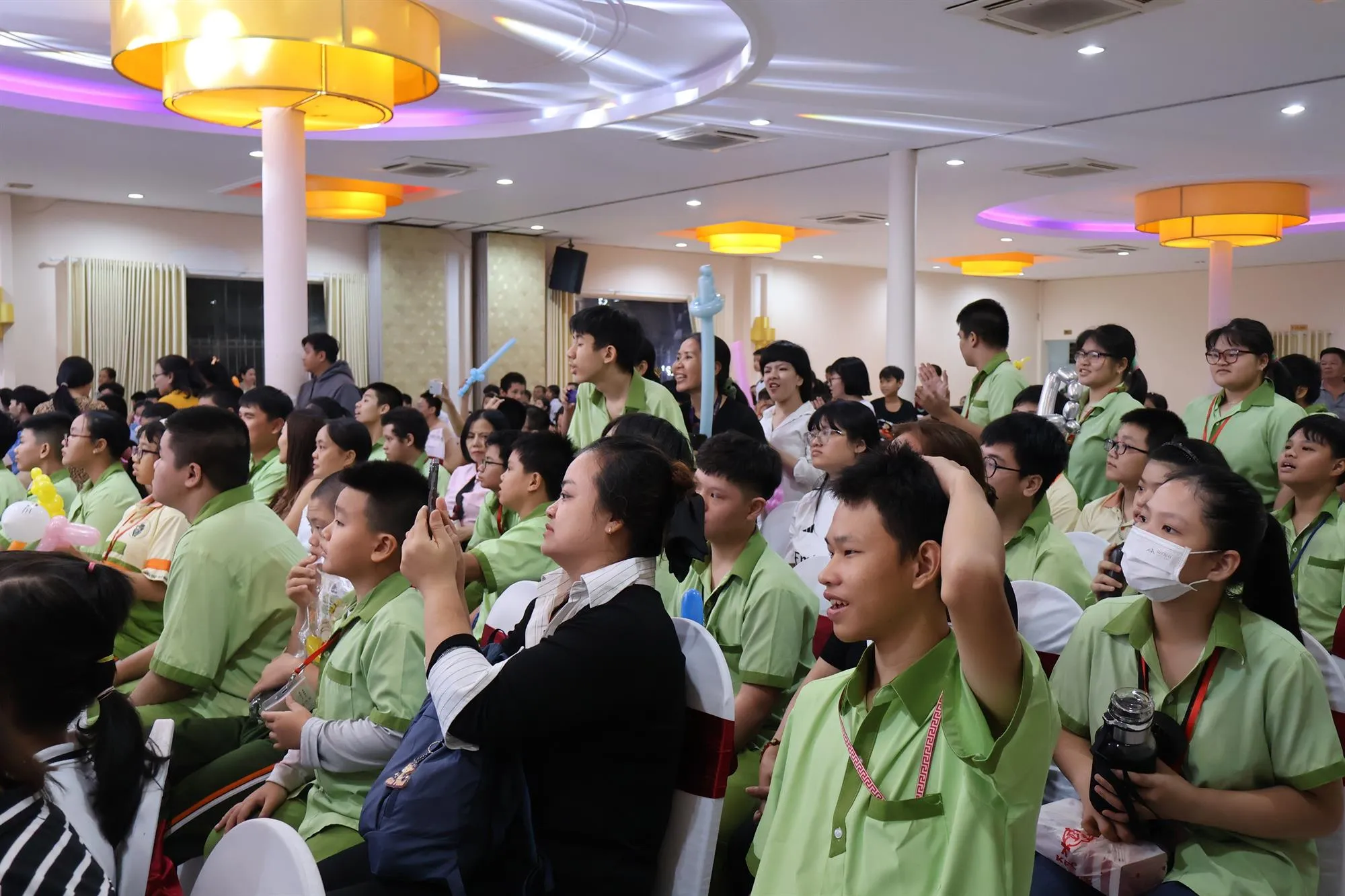 Các em nhỏ hào hứng khi tham dự chương trình “Mùa trăng yêu thương 2026” - Ảnh: Kim Anh