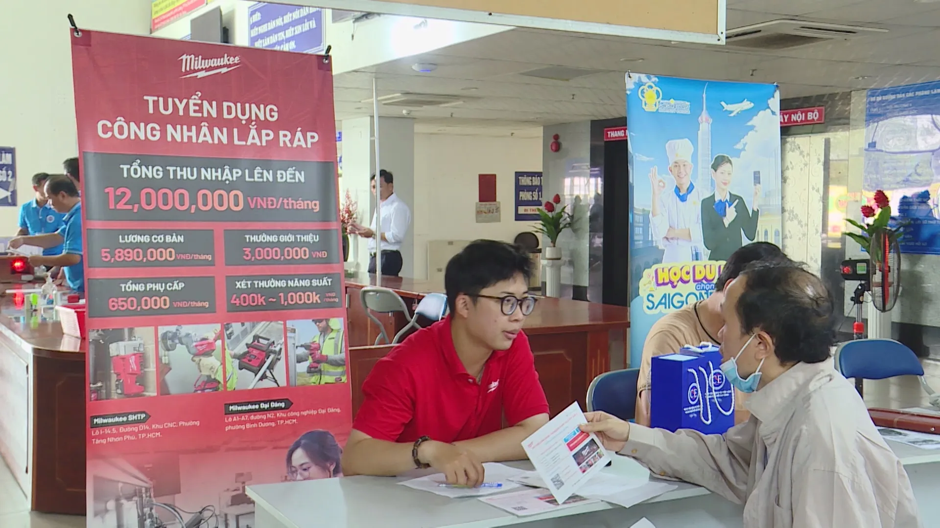 Gần 16.000 vị trí chờ người, doanh nghiệp vẫn "đỏ mắt" tìm lao động- Ảnh 3. Gần 16.000 vị trí chờ người, doanh nghiệp vẫn "đỏ mắt" tìm lao động- Ảnh 3.