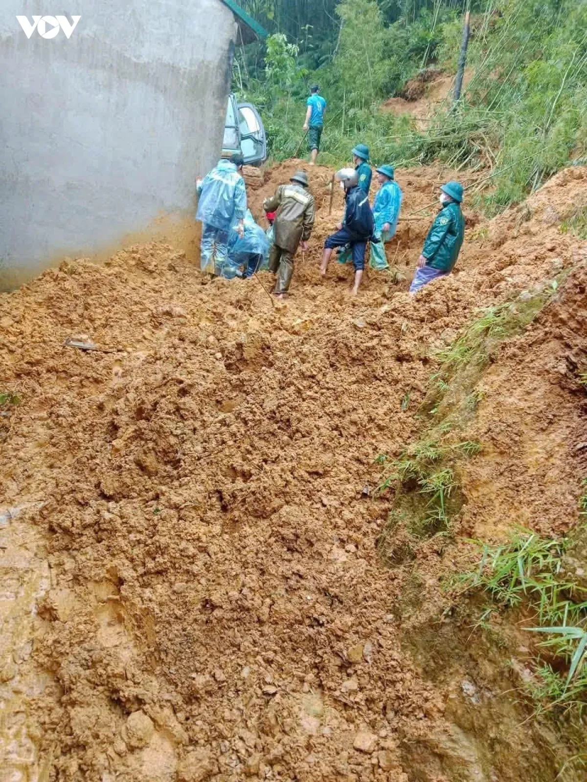 sat lo dat vao nha, 3 nguoi trong gia dinh o phu tho tu vong hinh anh 1