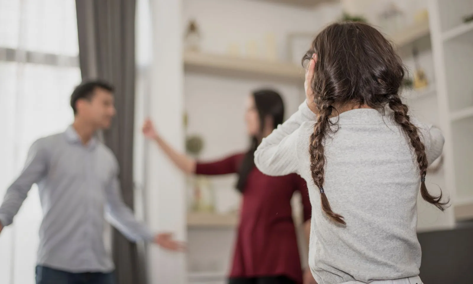 Chồng ép nghỉ việc để chăm con, tôi lỡ dại khiến hôn nhân đổ vỡ