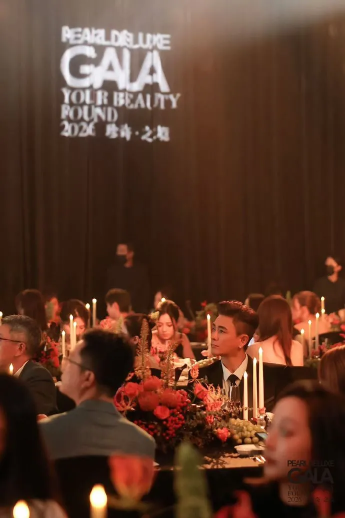 Thần thái ngút ngàn, đẳng cấp nam thần