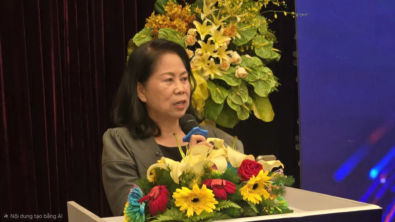Bà Lê Thị Hồng Loan, Uỷ viên ban thường vụ Hội Tự động hoá Việt Nam phát biểu khai mạc hội thảo - Ảnh Bá Nam