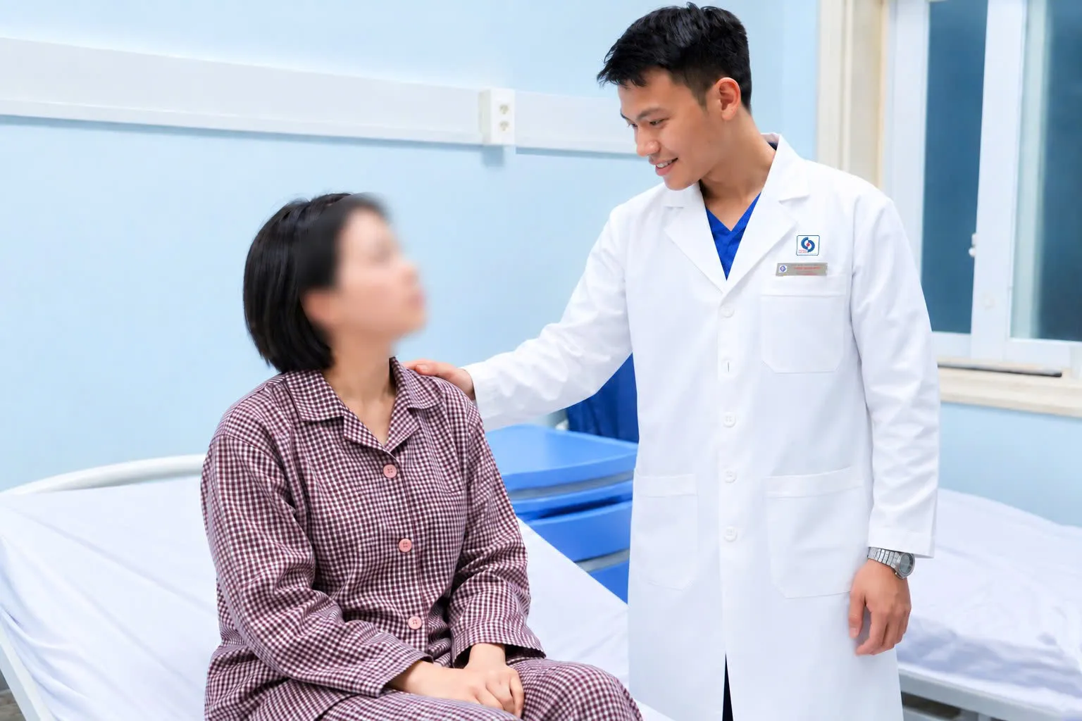 Cứu người bị tai nạn giao thông nguy cơ vỡ lách-h2