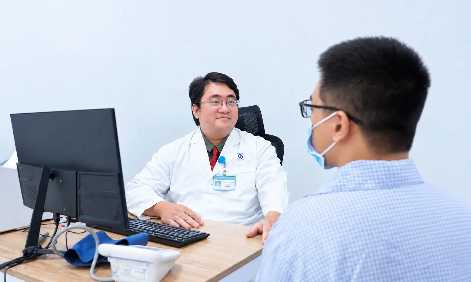 Hai ca xoắn tinh hoàn được cứu trong đêm