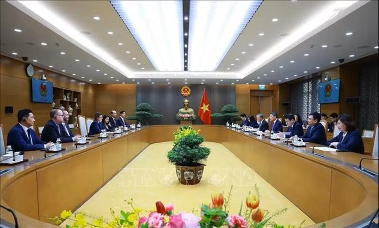 Thủ tướng Lê Minh Hưng tiếp bà Fiona Bassett, Tổng Giám đốc Điều hành FTSE Russell -Ảnh Dương Giang-TTXVN