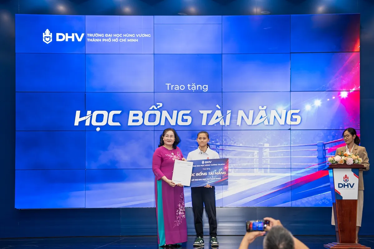 Tuyên dương và trao học bổng cho võ sĩ Huỳnh Hà Hữu Hiếu-h1
