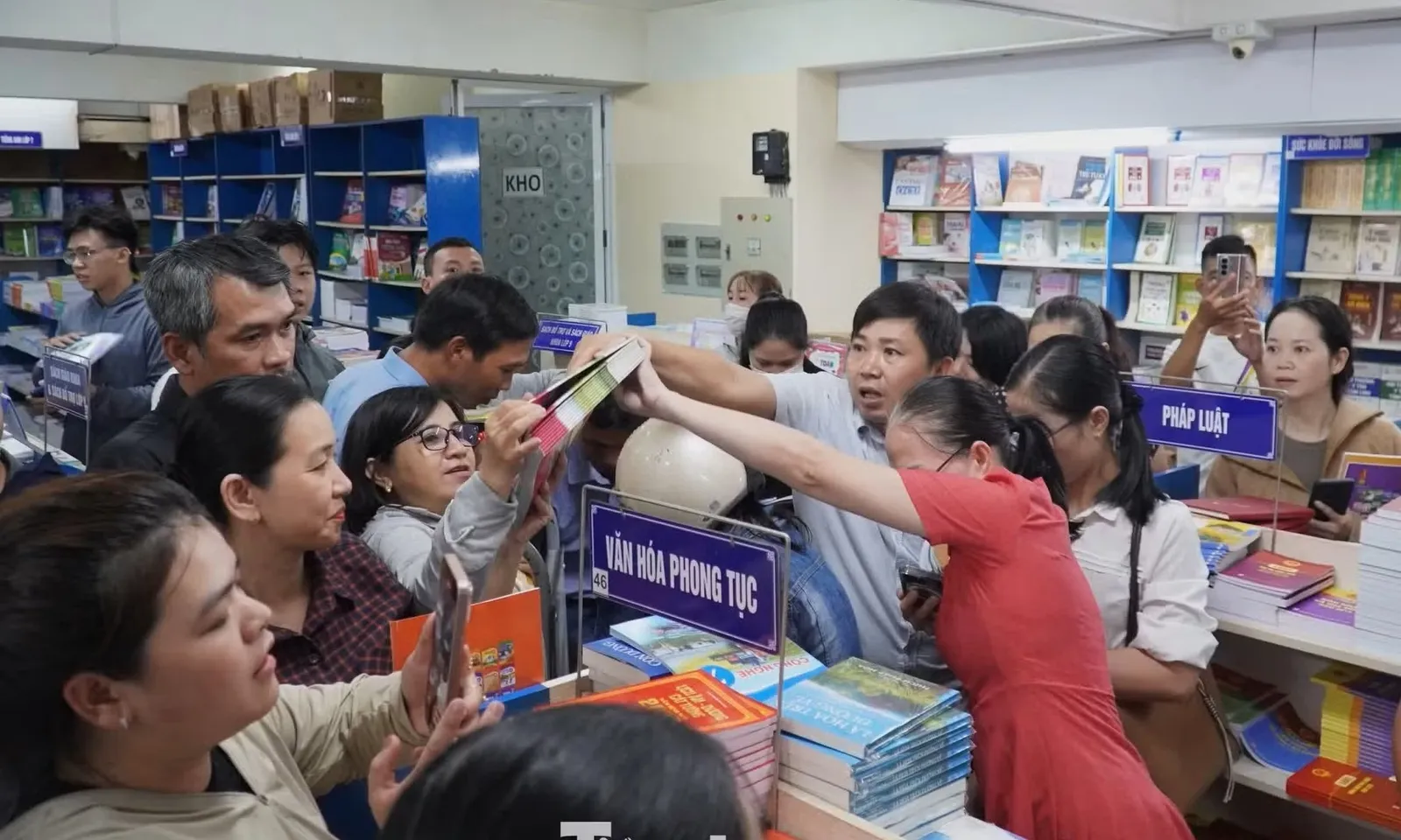 Thủ tướng yêu cầu khẩn trương xử lý tình trạng thiếu sách giáo khoa