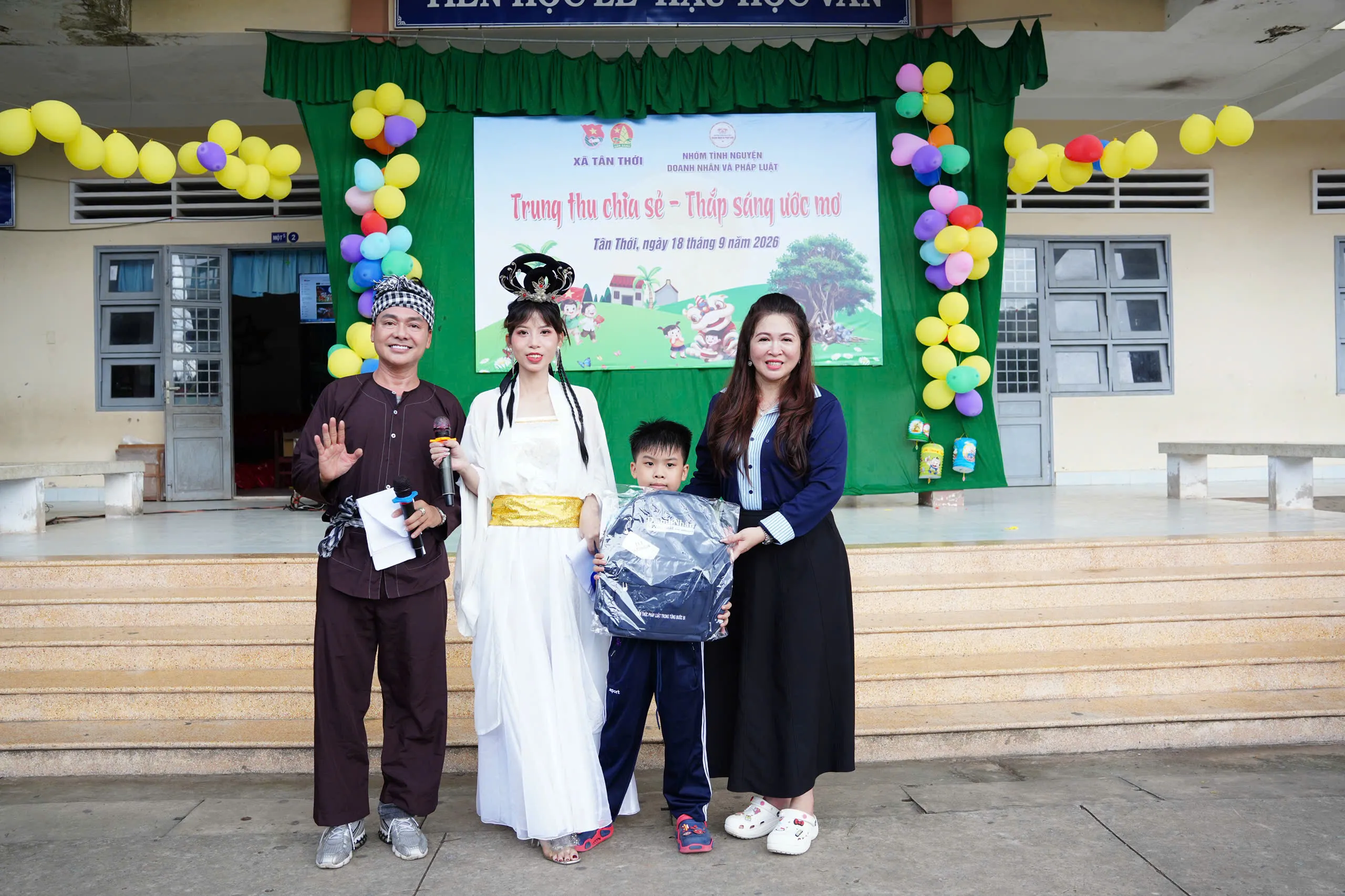 Trao 500 phần quà Trung thu đến học sinh Trường Tiểu học Tân Thới- Ảnh 11.