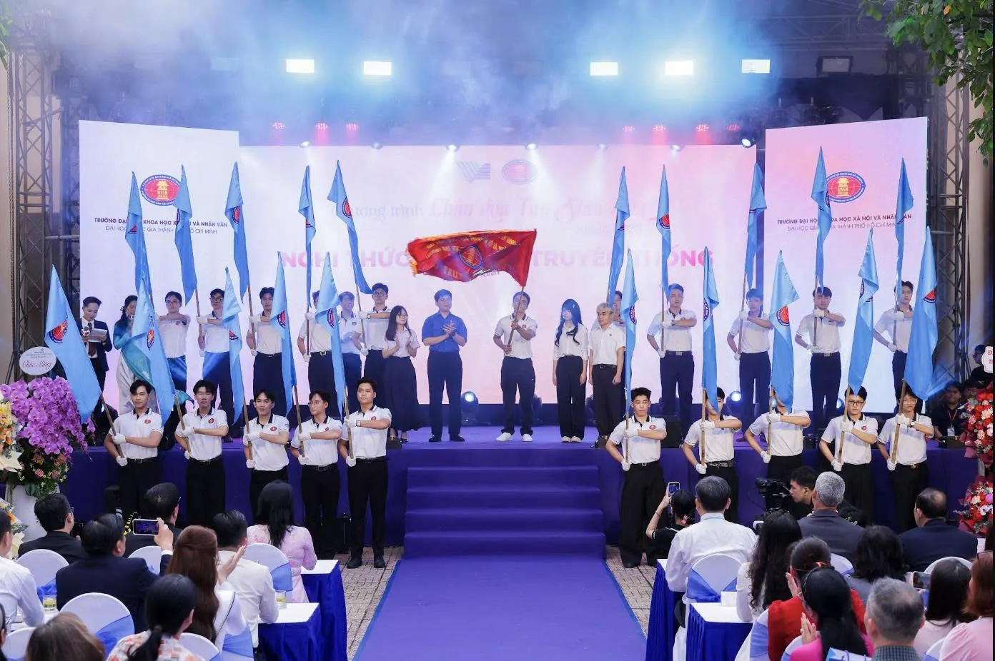 Chương trình chào đón tân sinh viên khóa 2026 với chủ đề “Chạm Nhân văn” tại cơ sở Linh Xuân, Khu đô thị ĐHQG-HCM - Ảnh: Trường ĐH KHXH&NV, ĐHQG-HCM