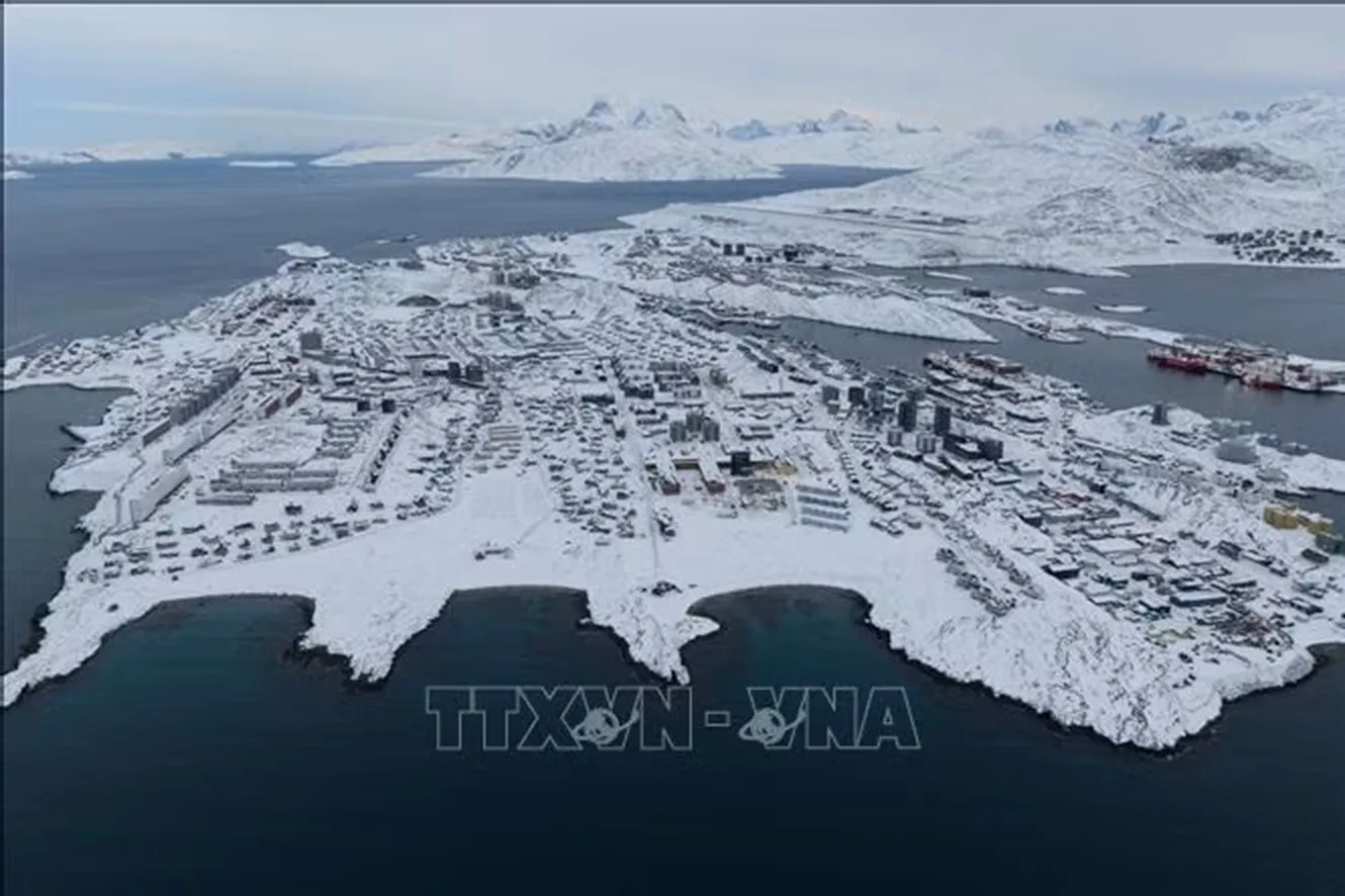 Quang cảnh thành phố Nuuk, thủ phủ Greenland ngày 13/1/2026. Ảnh: Anadolu Agency/TTXVN