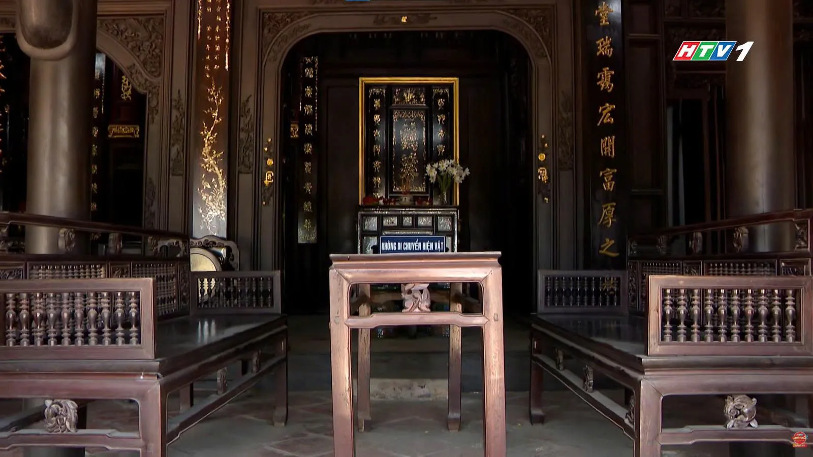 Những ngôi nhà cổ ở Đất Thủ từ nửa cuối thế kỷ 19 còn tồn tại đến nay phần lớn nhờ kết cấu bền chắc, sử dụng các loại gỗ quý như lim, căm xe