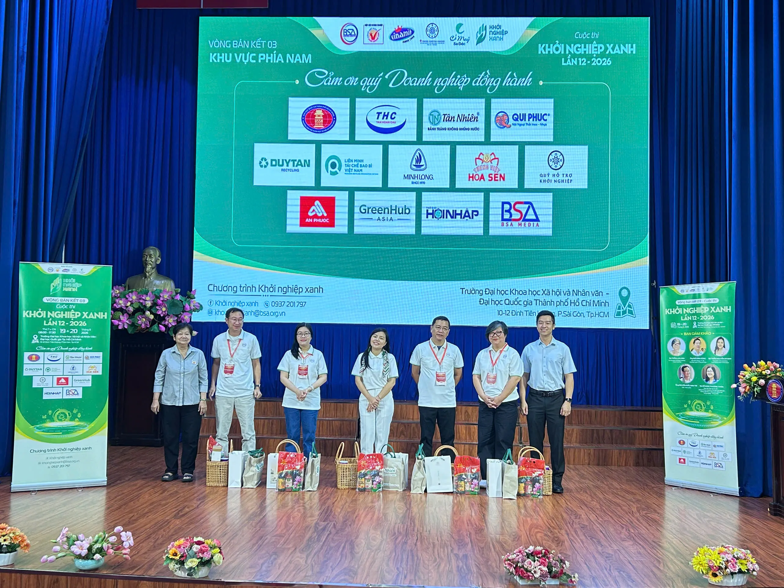 Ban tổ chức cám ơn hội đồng ban giám khảo khu vực TPHCM tại vòng bán kết Cuộc thi Khởi nghiệp Xanh năm 2026 - Ảnh Bá Nam