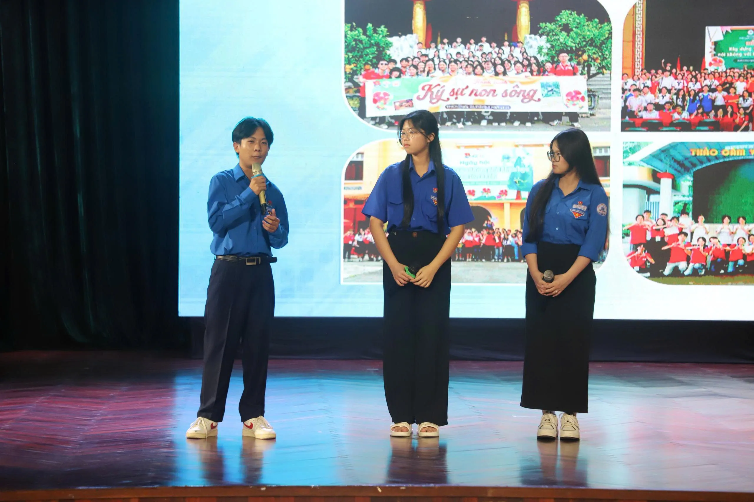 Đoàn viên thanh niên đổi mới sáng tạo trong việc báo cáo thành tích bằng những tiểu phẩm gần gũi - Ảnh Bá Nam
