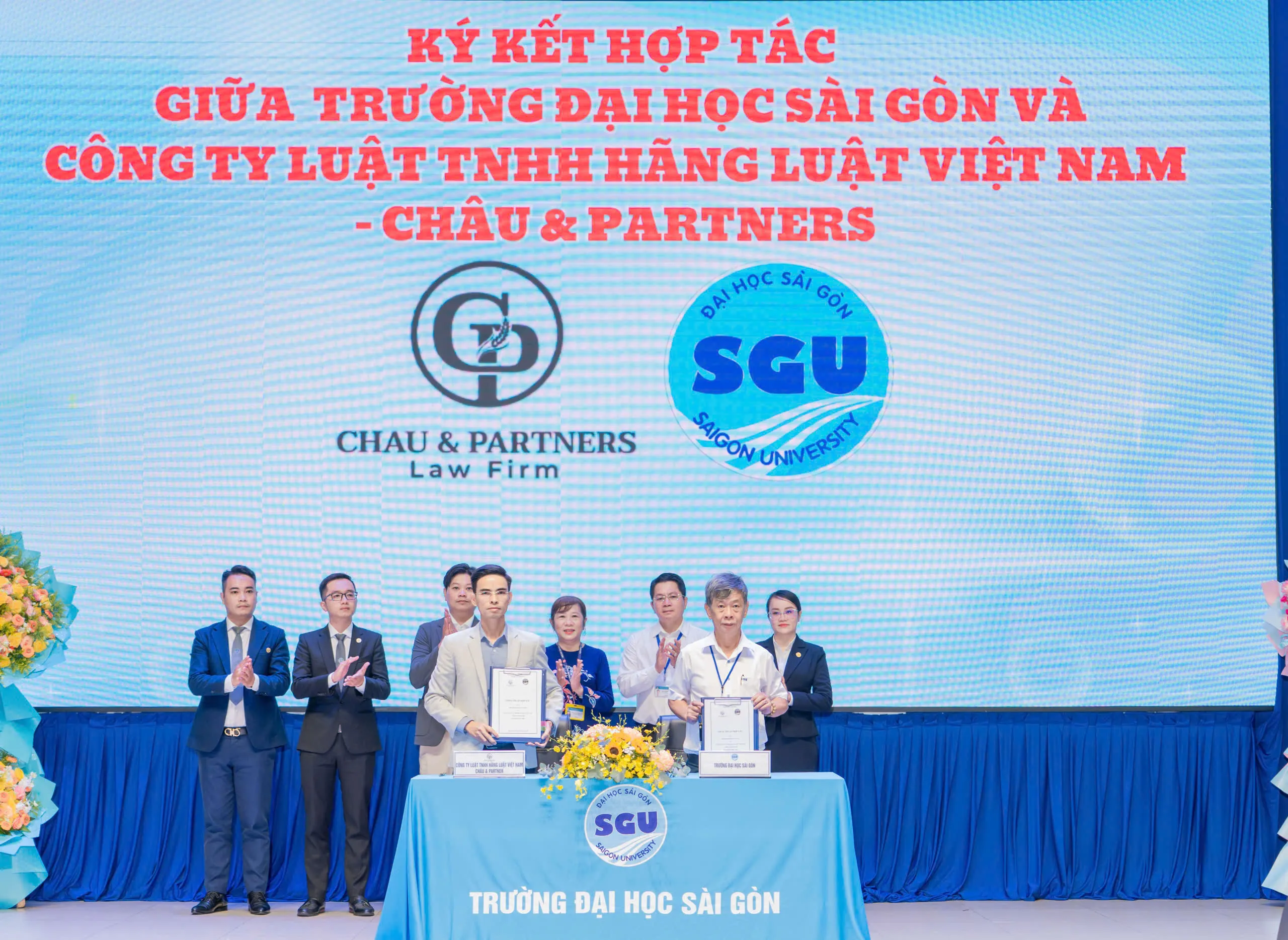 Ký kết hợp tác giữa Trường Đại học Sài Gòn và Công ty Luật TNHH Hãng Luật Việt Nam Châu & Partner - Ảnh Bá Nam