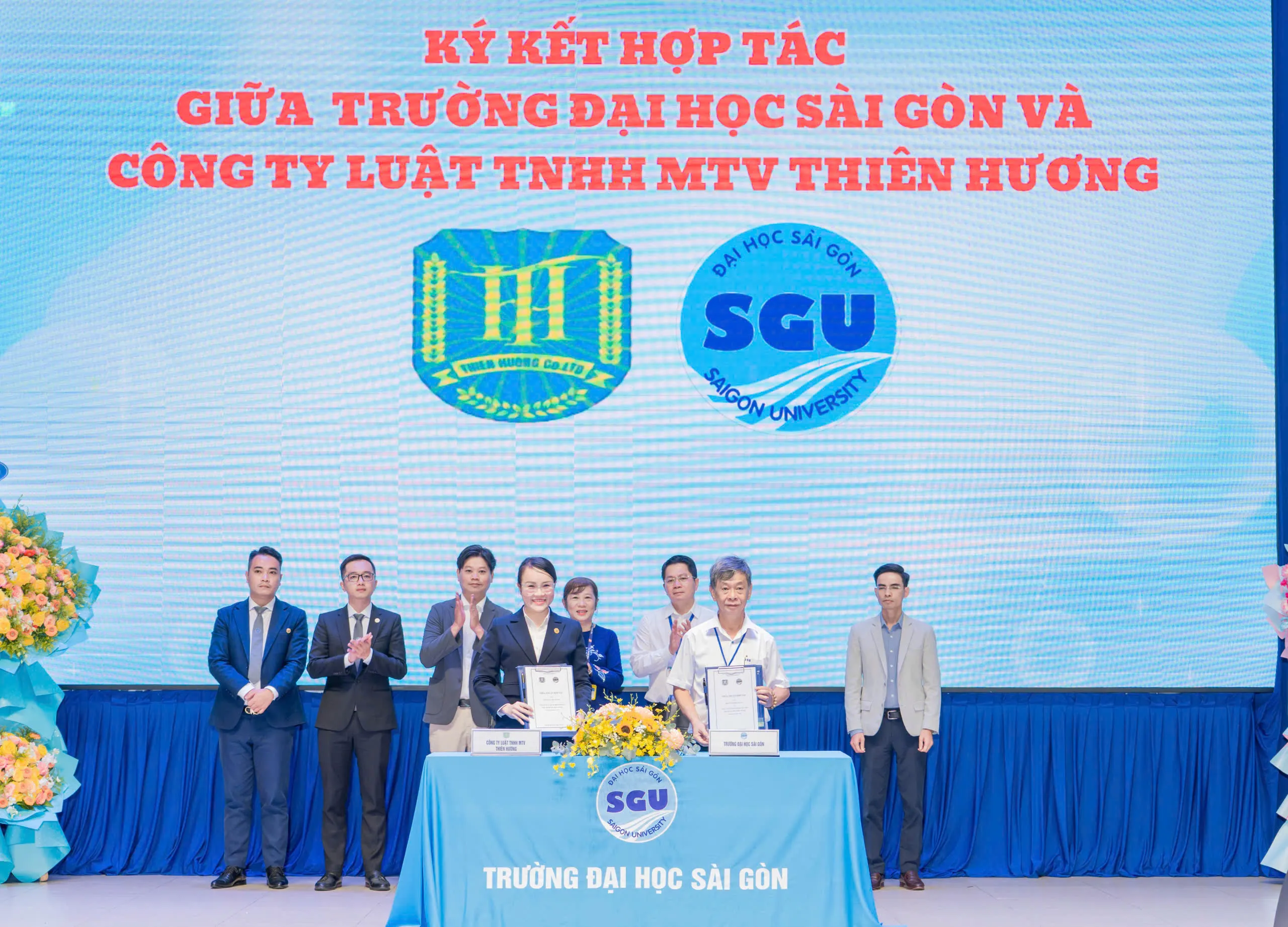 Ký kết hợp tác giữa Trường Đại học Sài Gòn và Công ty Luật TNHH MTV Thiên Hương - Ảnh Bá Nam