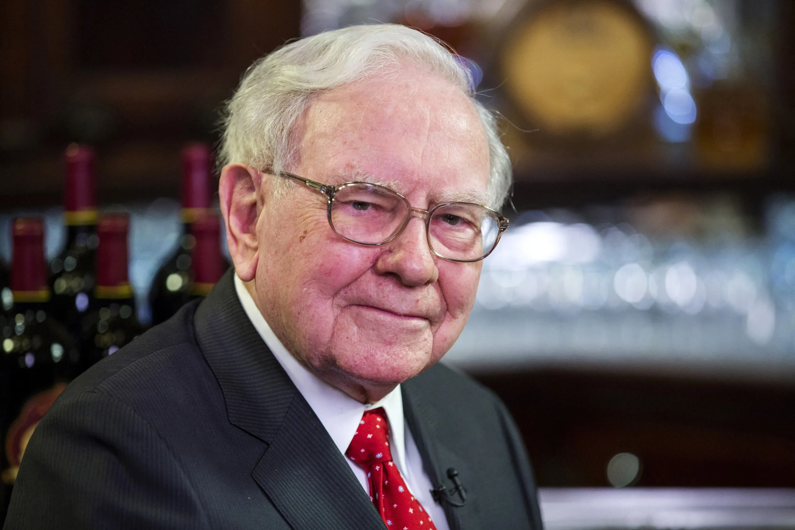 Tỷ phú Warren Buffett rời chức Chủ tịch Berkshire Hathaway - Ảnh 2.