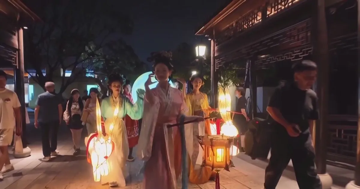 Tết Trung thu lung linh sắc màu tại Thượng Hải