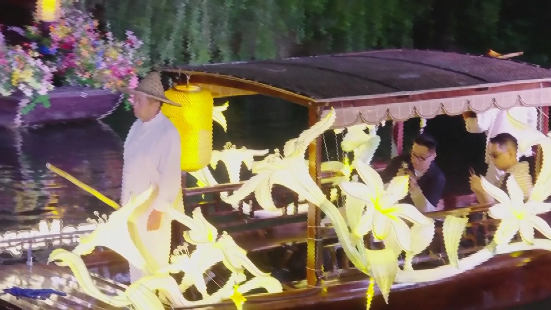 Tết Trung thu lung linh sắc màu tại Thượng Hải - Ảnh 3.