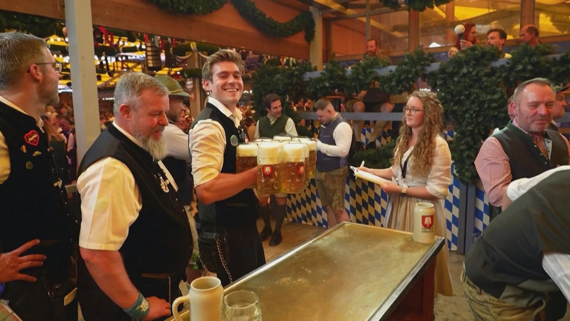 Khai mạc lễ hội bia Oktoberfest lần thứ 191- Ảnh 1.