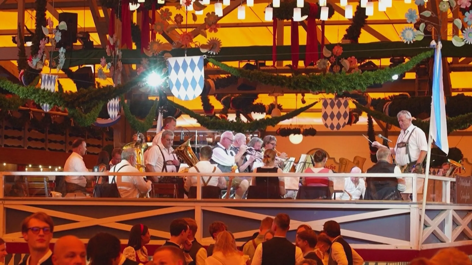 Khai mạc lễ hội bia Oktoberfest lần thứ 191- Ảnh 2.