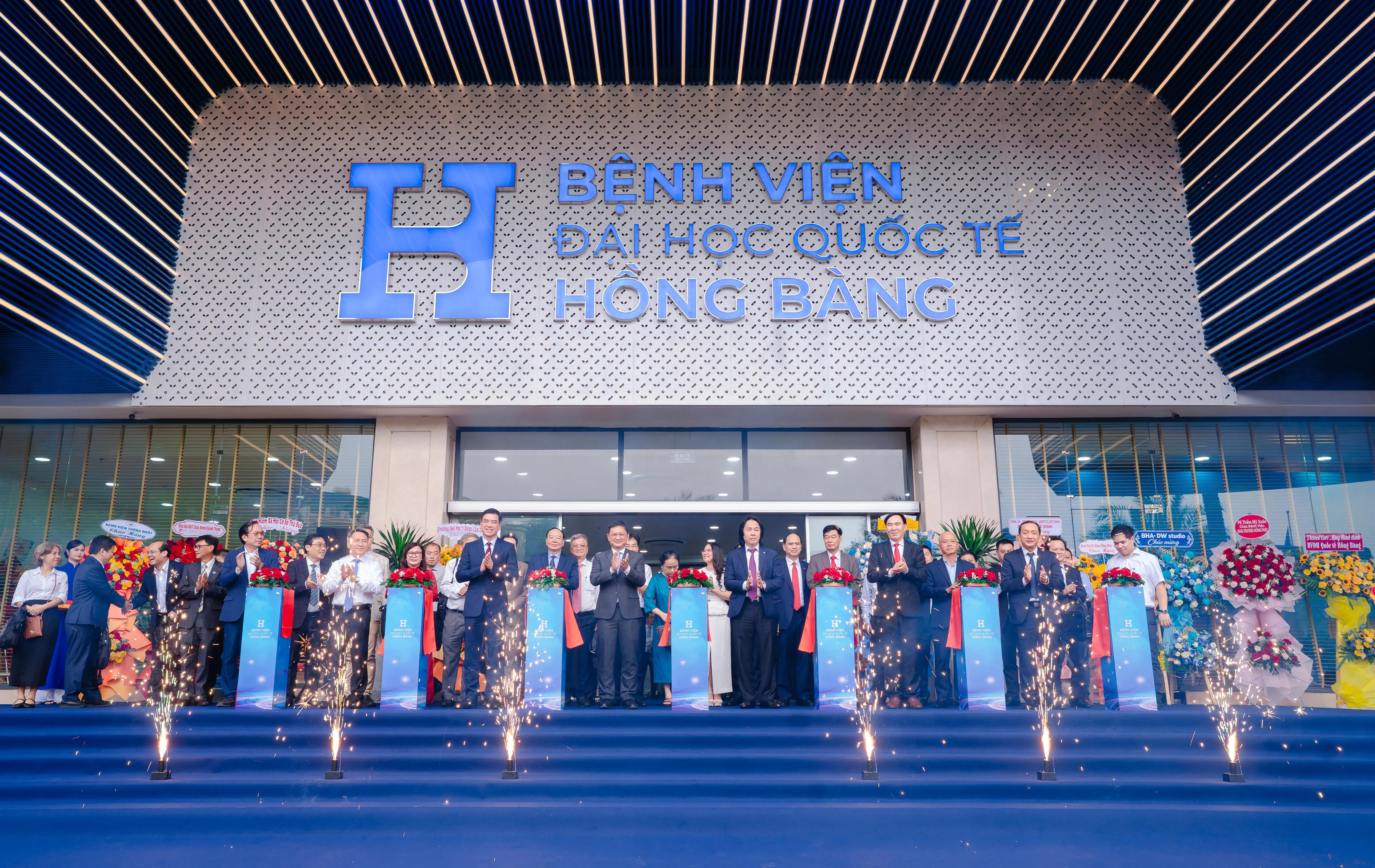 Lễ cắt băng khánh thành Bệnh viện Đại Học Quốc Tế Hồng Bàng 2
