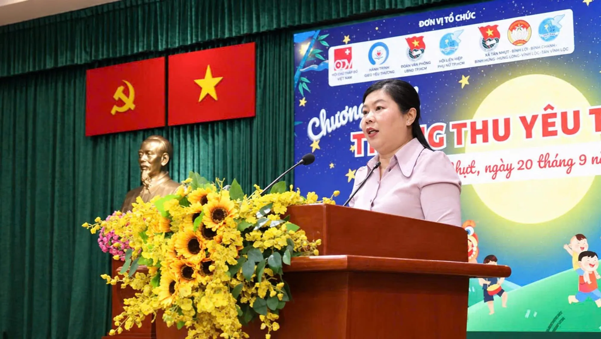 Bà Hứa Thị Phương Hồng, Ủy viên Ban thường vị Đảng ủy, Chủ tịch Ủy ban MTTQ Việt Nam xã Tân Nhựt phát biểu - Ảnh: Kim Anh
