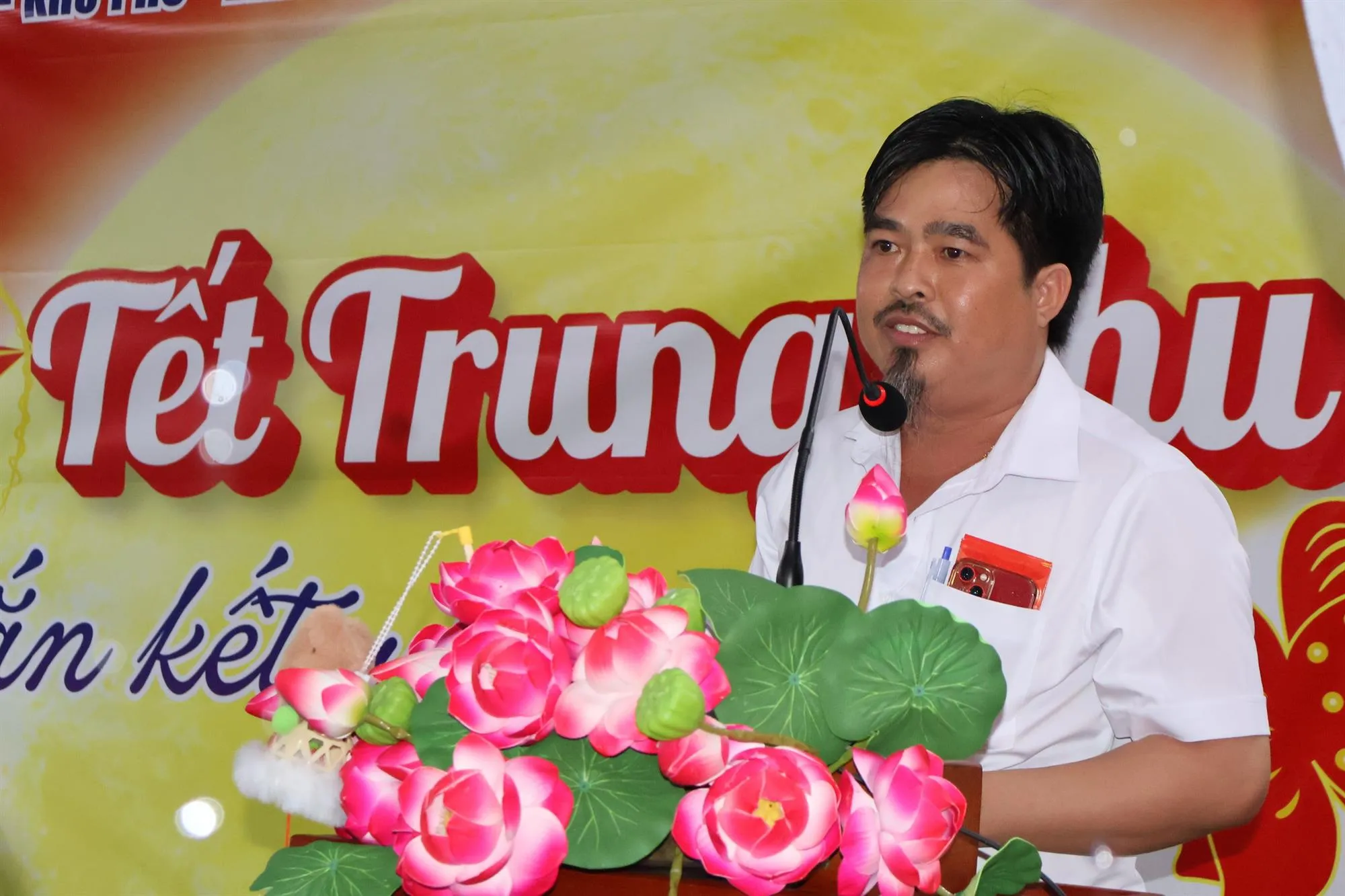 Ông Lê Văn Thành Thật, bí thư chi bộ khu phố 28, phường Bình Đông chia sẻ - Ảnh: Kim Anh