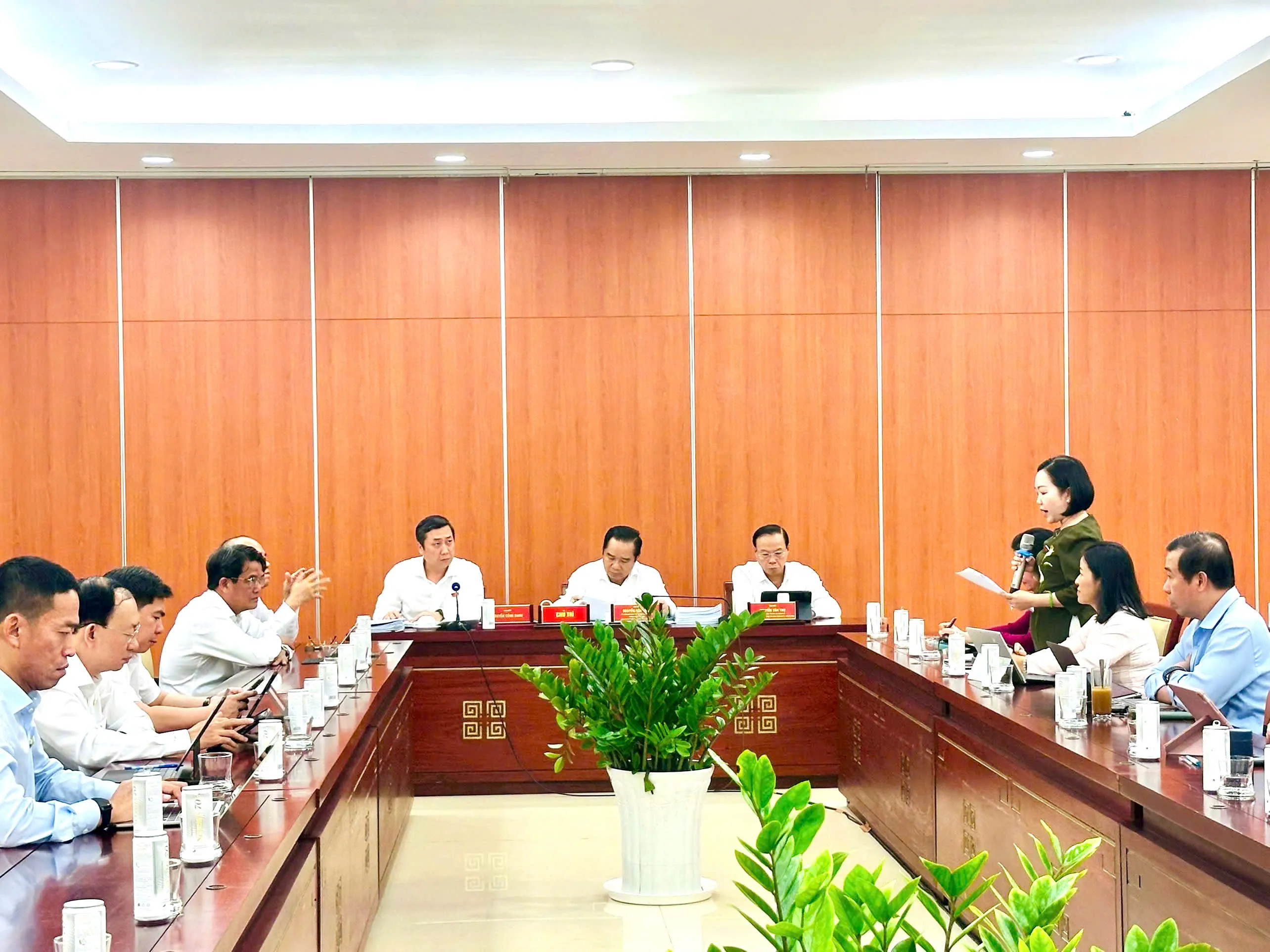 Tháo rào cản, khơi nguồn lực cho TPHCM phát triển