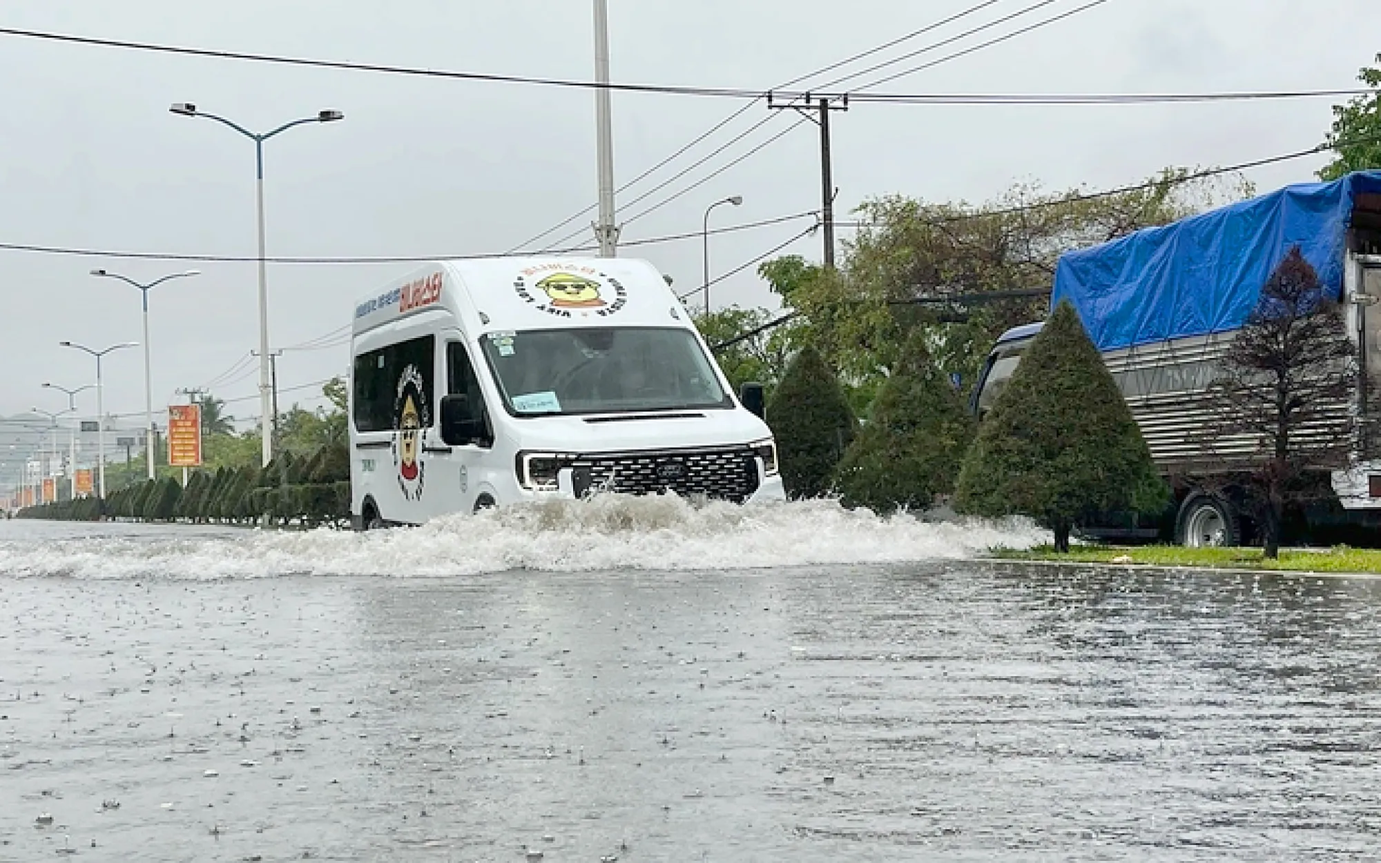 Mưa lớn gây ngập tuyến đường 2 Tháng 4 (phường Bắc Nha Trang, tỉnh Khánh Hòa) vào ngày 31/5/2026 - Ảnh: Nguyễn Hoàng - TTO