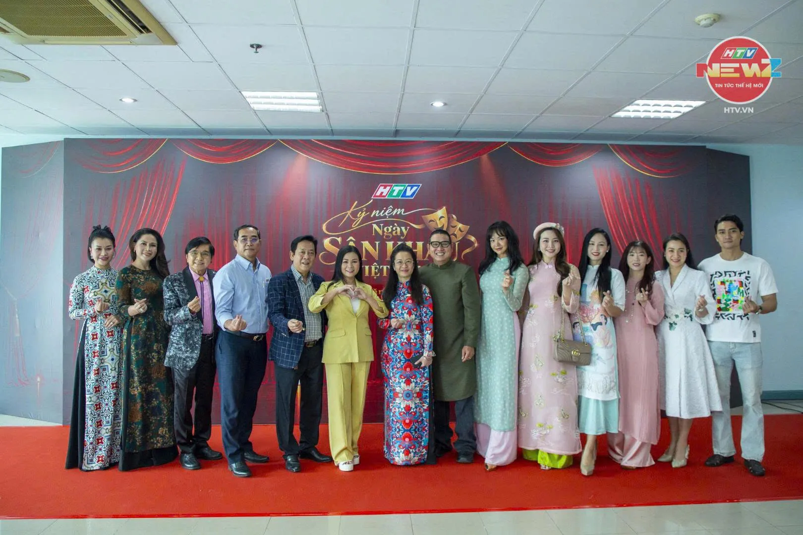 Đông đảo nghệ sĩ hội tụ tại HTV kỷ niệm Ngày Sân khấu Việt Nam (Ảnh: Đức Nhân, Kim Quyên)
