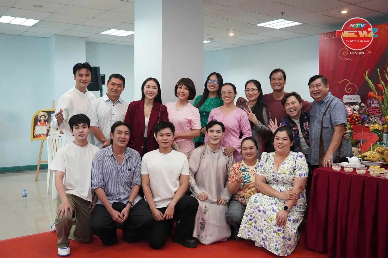 Đông đảo nghệ sĩ hội tụ tại HTV kỷ niệm Ngày Sân khấu Việt Nam (Ảnh: Đức Nhân, Kim Quyên)