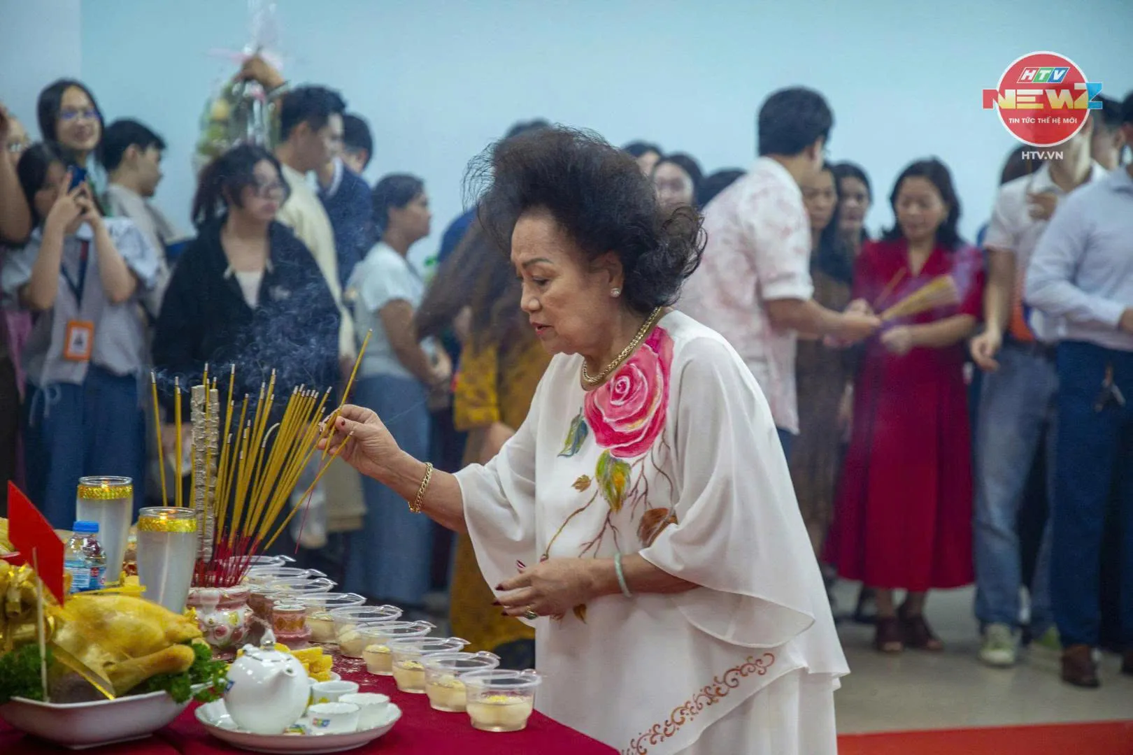 Đông đảo nghệ sĩ hội tụ tại HTV kỷ niệm Ngày Sân khấu Việt Nam (Ảnh: Đức Nhân, Kim Quyên)