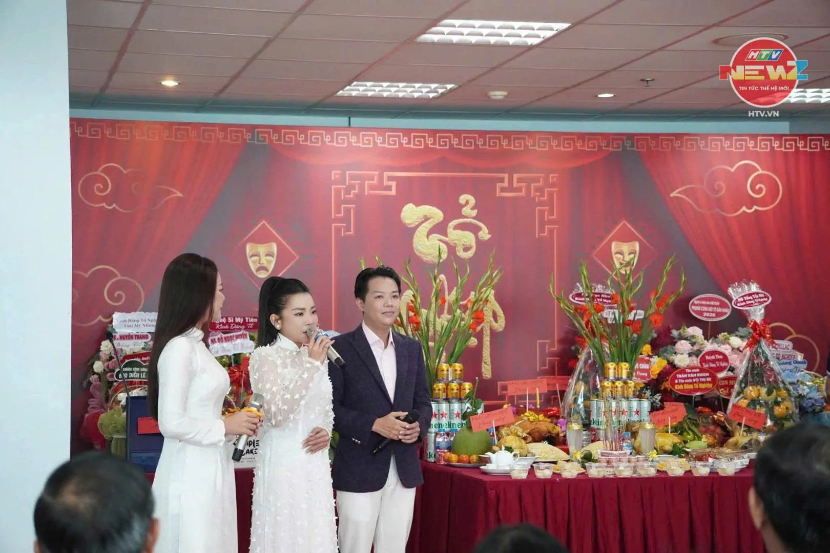 Đông đảo nghệ sĩ hội tụ tại HTV kỷ niệm Ngày Sân khấu Việt Nam (Ảnh: Đức Nhân, Kim Quyên)