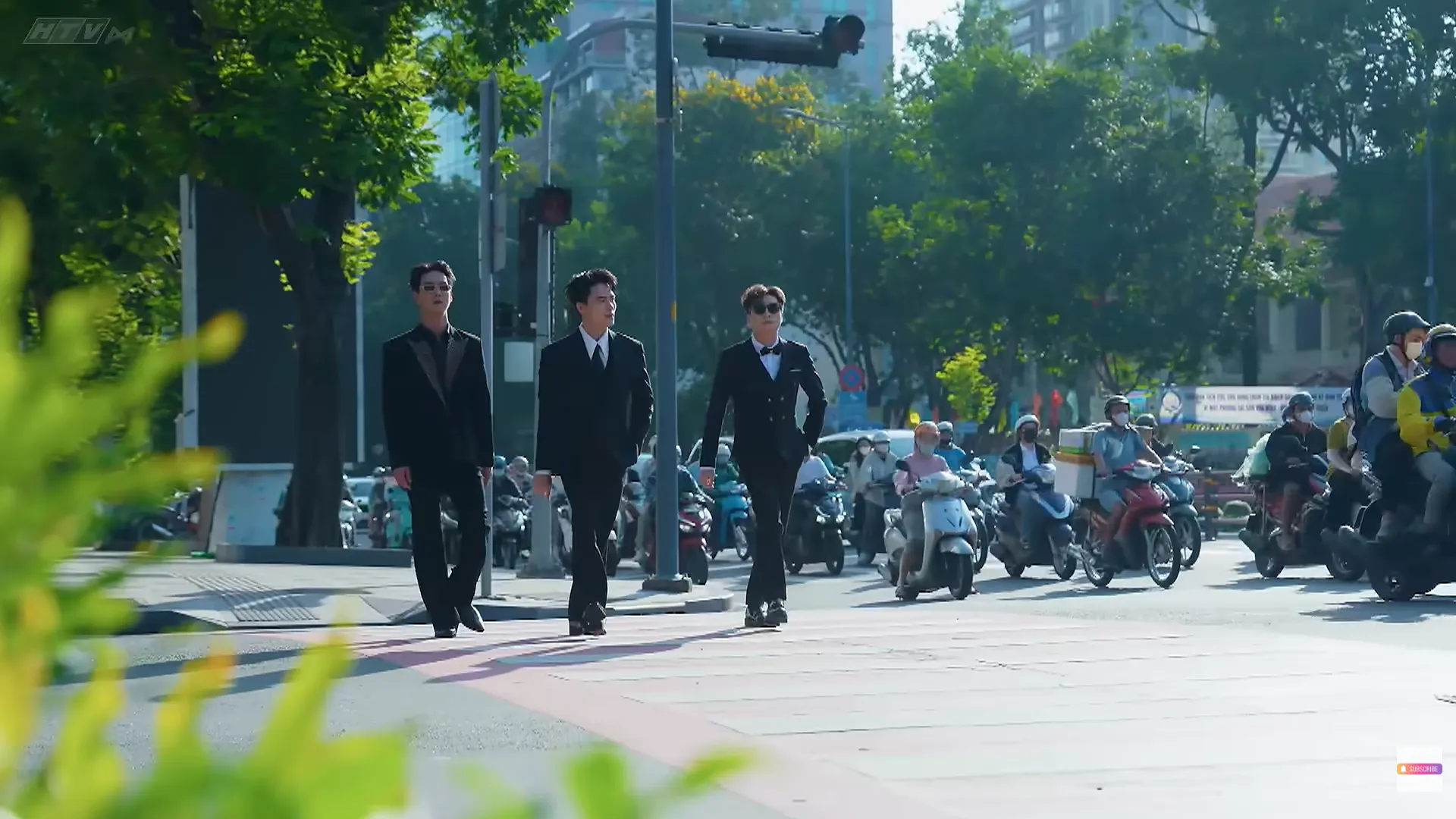 Ngay từ những phút đầu tiên, bộ ba ứng viên đã cho thấy sự chủ động và không hề e dè trước dàn cast quen thuộc