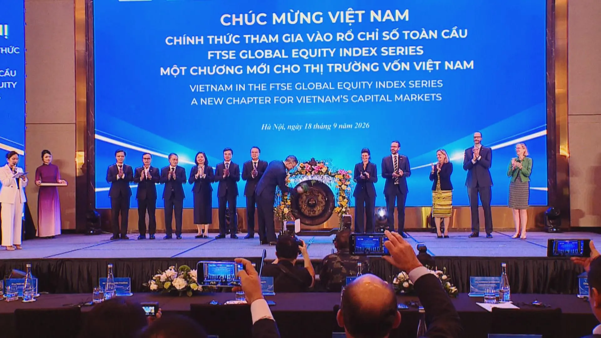 Chứng khoán Việt Nam mở cửa bước vào thị trường mới nổi - Ảnh 1.