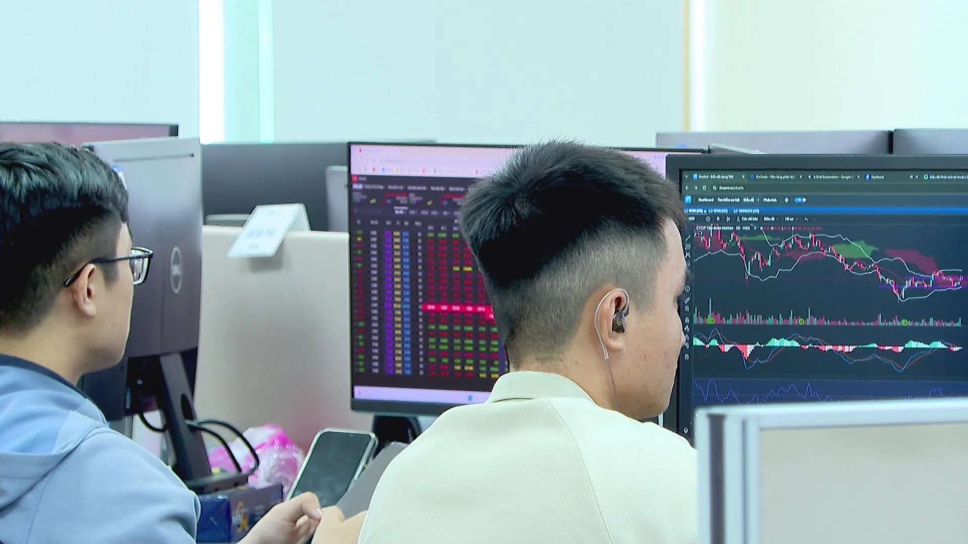 Chứng khoán Việt Nam mở cửa bước vào thị trường mới nổi - Ảnh 3.