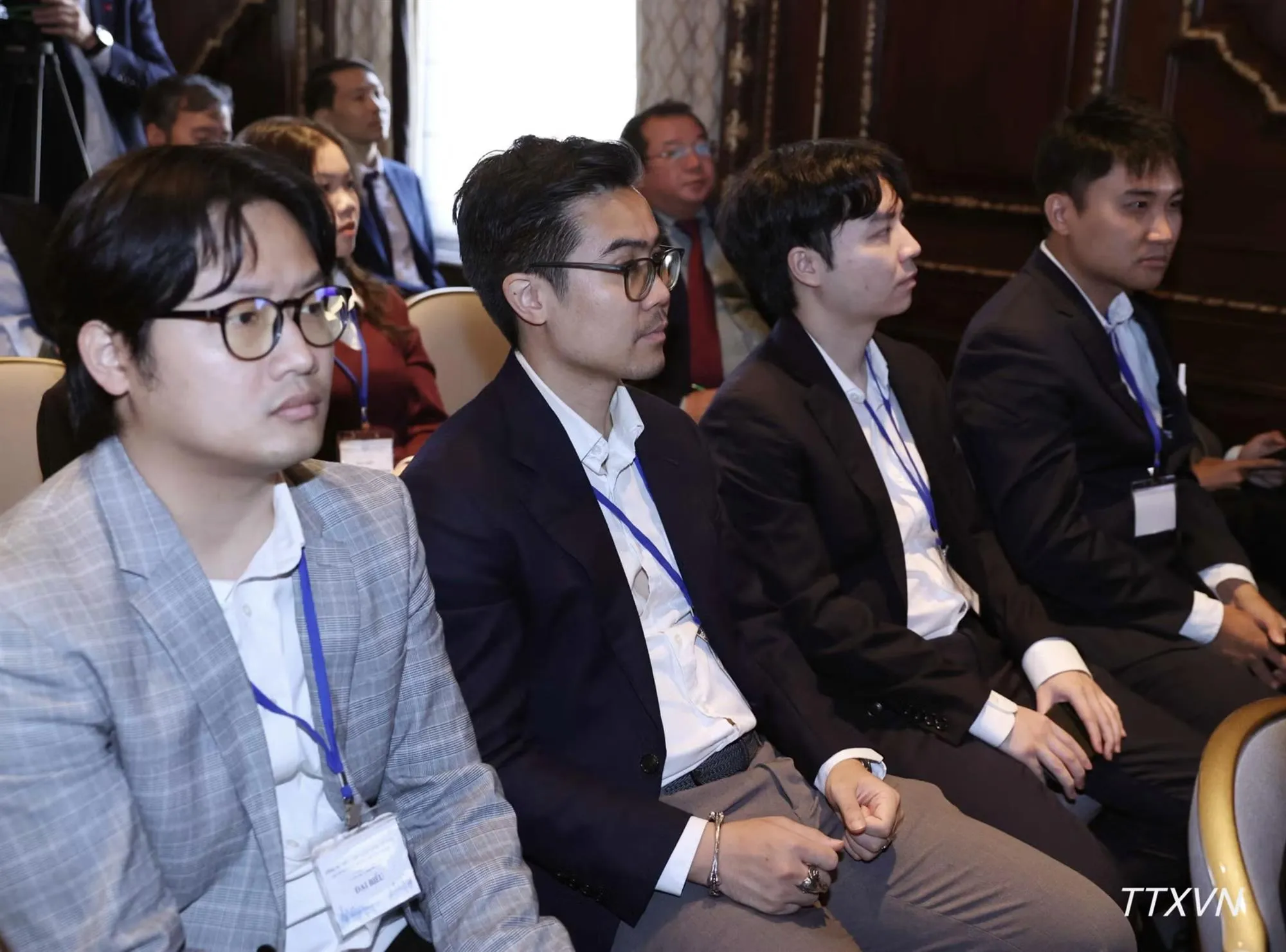 Các chuyên gia, trí thức người Việt tại cuộc gặp - Ảnh: TTXVN