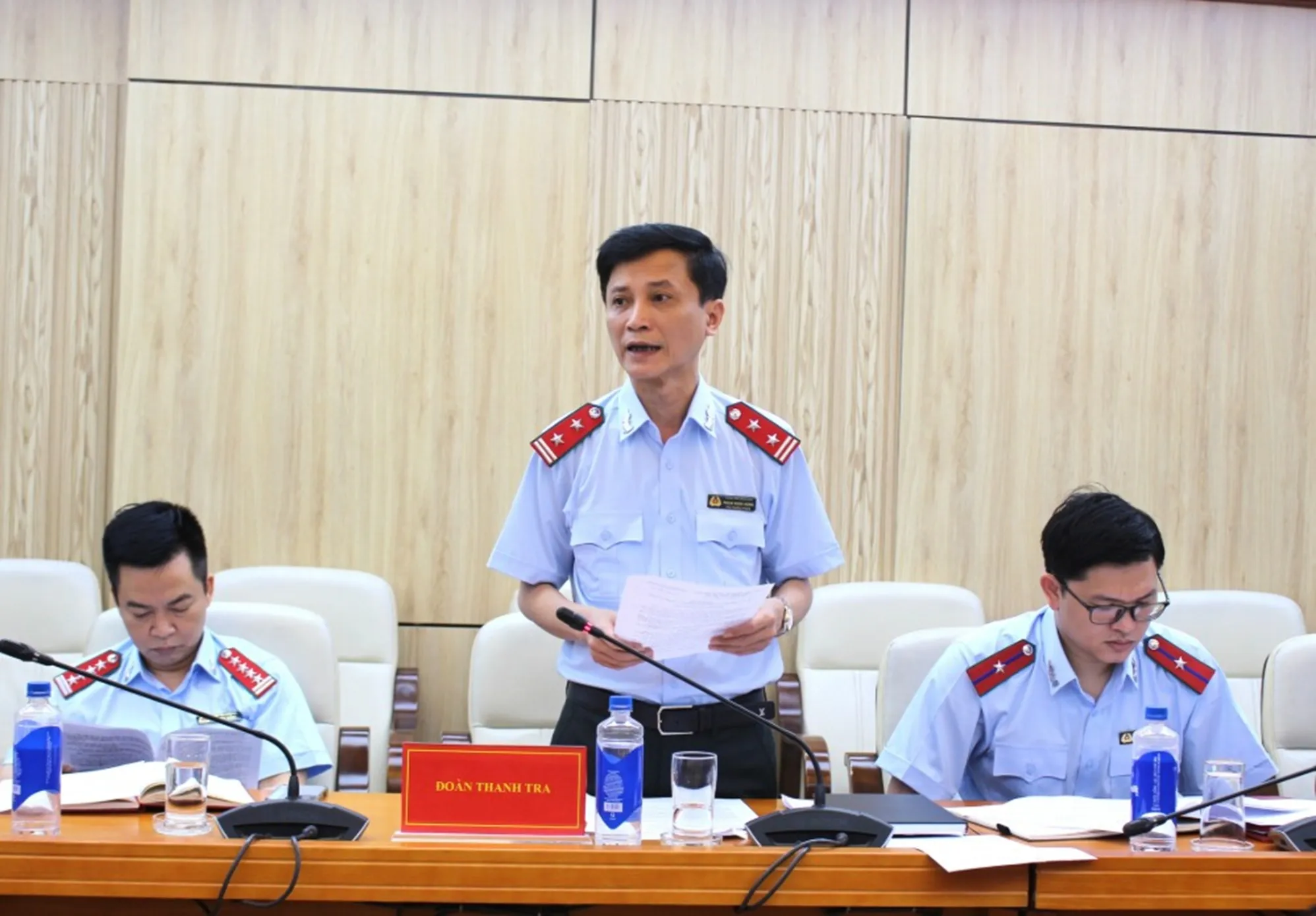 IĐoàn thanh tra do ông Phạm Ngọc Hưng (đứng) - Thanh tra viên chính, Phó Trưởng phòng 1, Cục I làm Trưởng đoàn tại buổi công bố quyết định vào tháng 4.2026 - Ảnh: Thanh tra Chính phủ