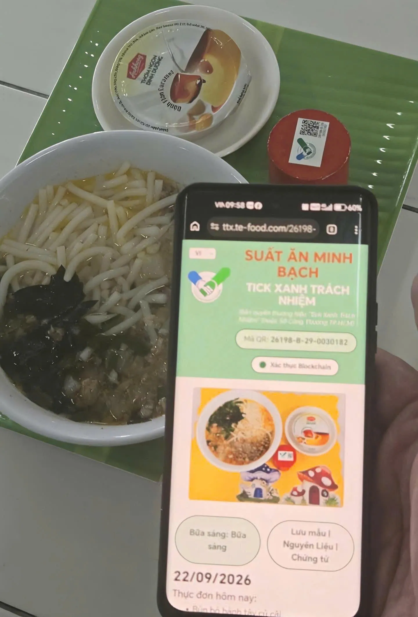 Kết quả sau khi quét mã QR tick xanh tại trường Mầm non Bông Sen - Ảnh Bá Nam