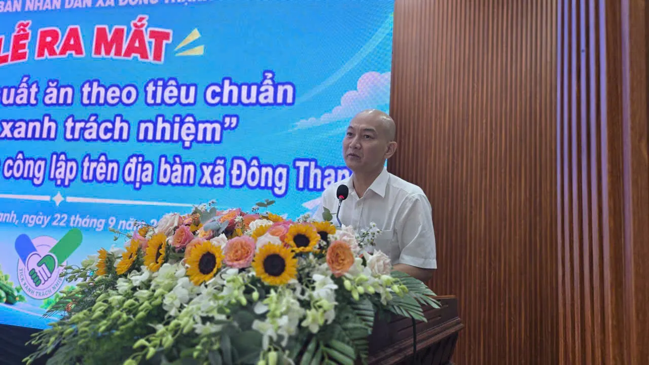 Ông Nguyễn Nguyên Phương – Phó Giám đốc Sở Công Thương TPHCM chỉ đạo tại lễ ra mắt tick xanh trách nhiệm ở xã Đông Thạnh - Ảnh Bá Nam