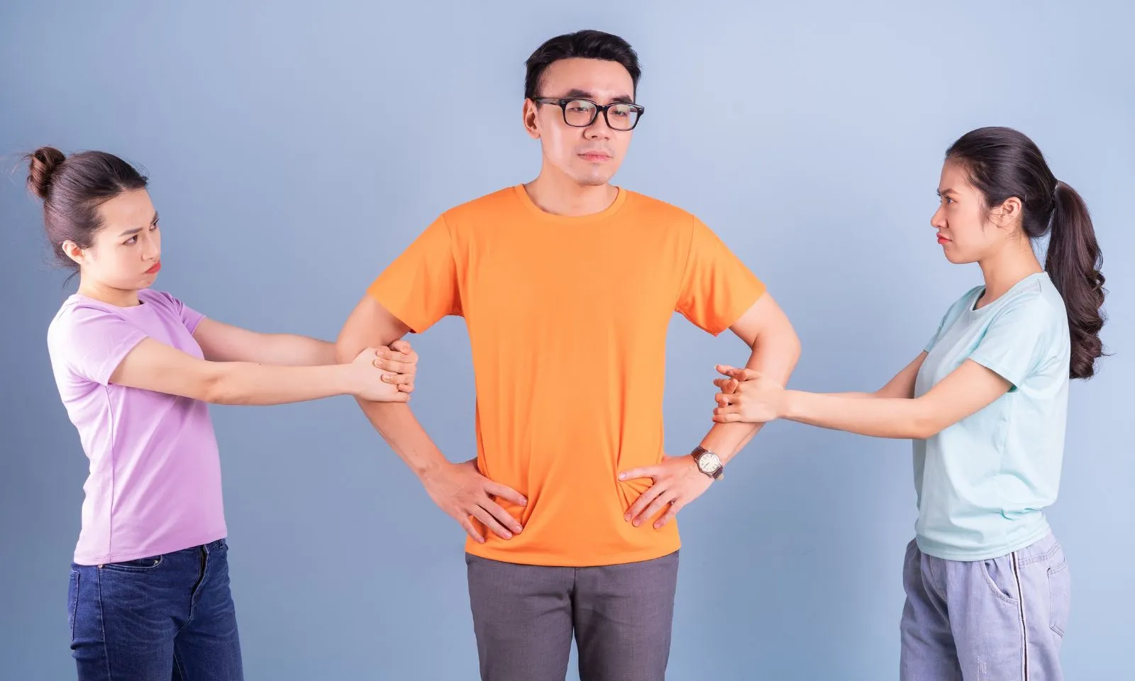 Cuỗm sạch tiền sống chung với bồ, chồng vẫn mò về ép tôi ân ái
