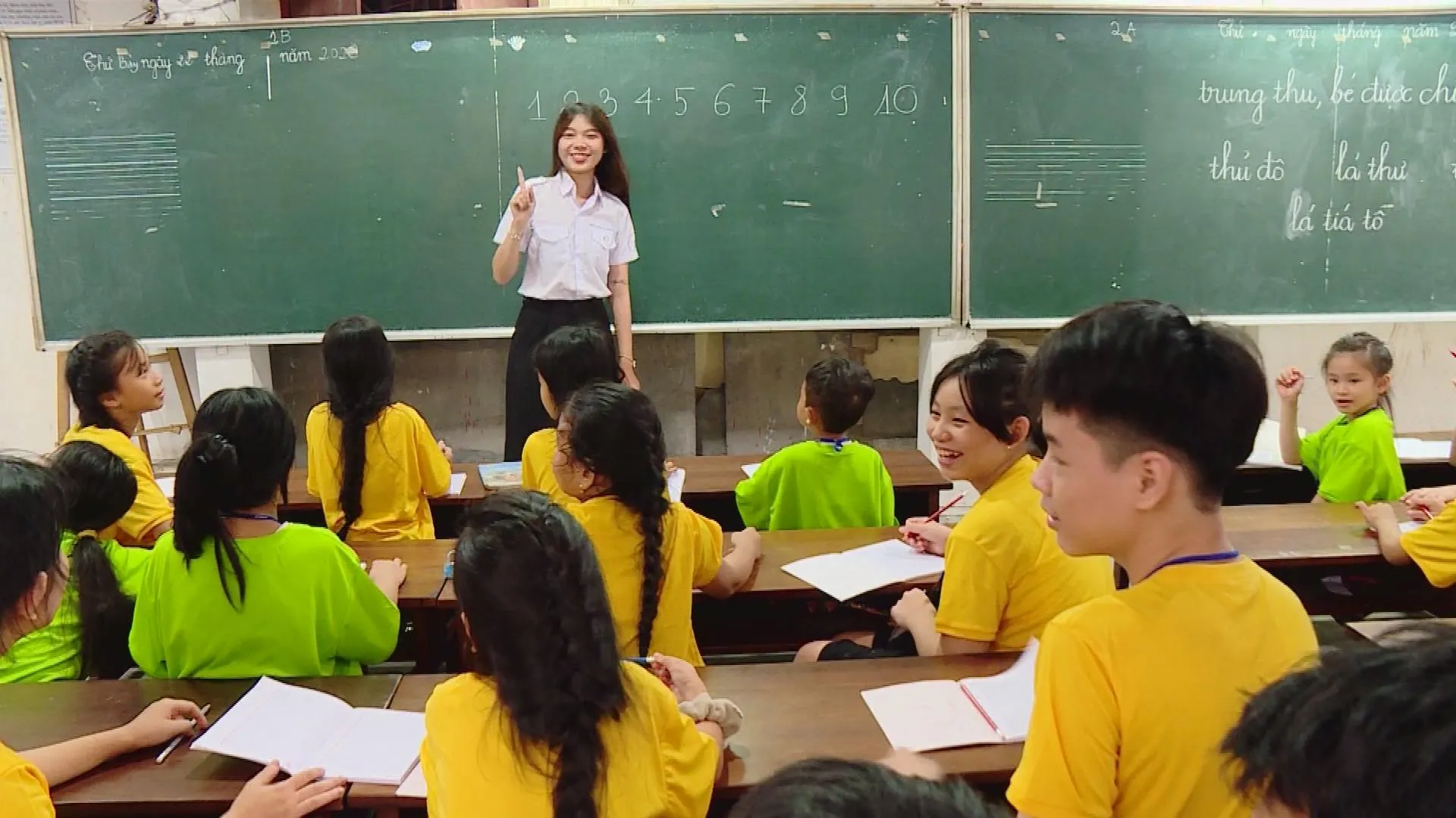 Trung thu ấm áp tại một lớp học tình thương | Vươn Khơi - Ngày 23/9/2026 - Ảnh 1.